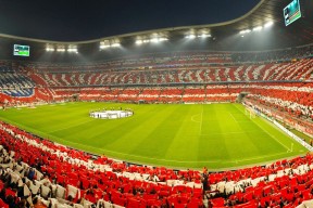 速度与技术的较量：车手们的驾驶绝技全面解析，驾驶技术与技巧大全 时