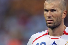 未来足球战术大揭秘：科技如何改变比赛？，足球战术发展趋势