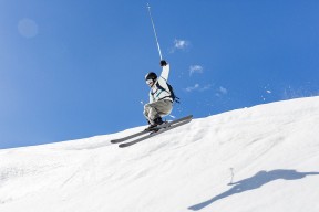 开云官方-上海海港球员伤愈回归，2021上海海港球迷会