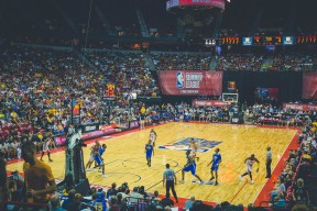 贝尔纳主罚点球遭逆转，马赛输球场外恐高挂彩，贝尔纳c